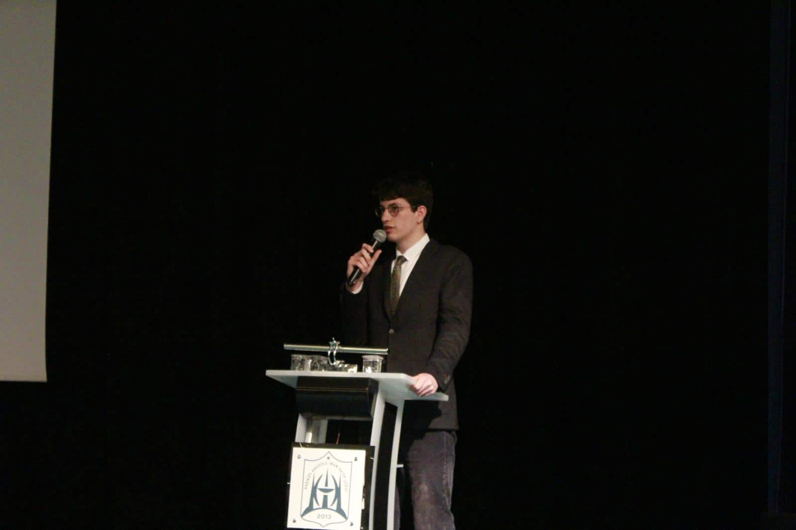 Konuşma Yapan Öğrenci